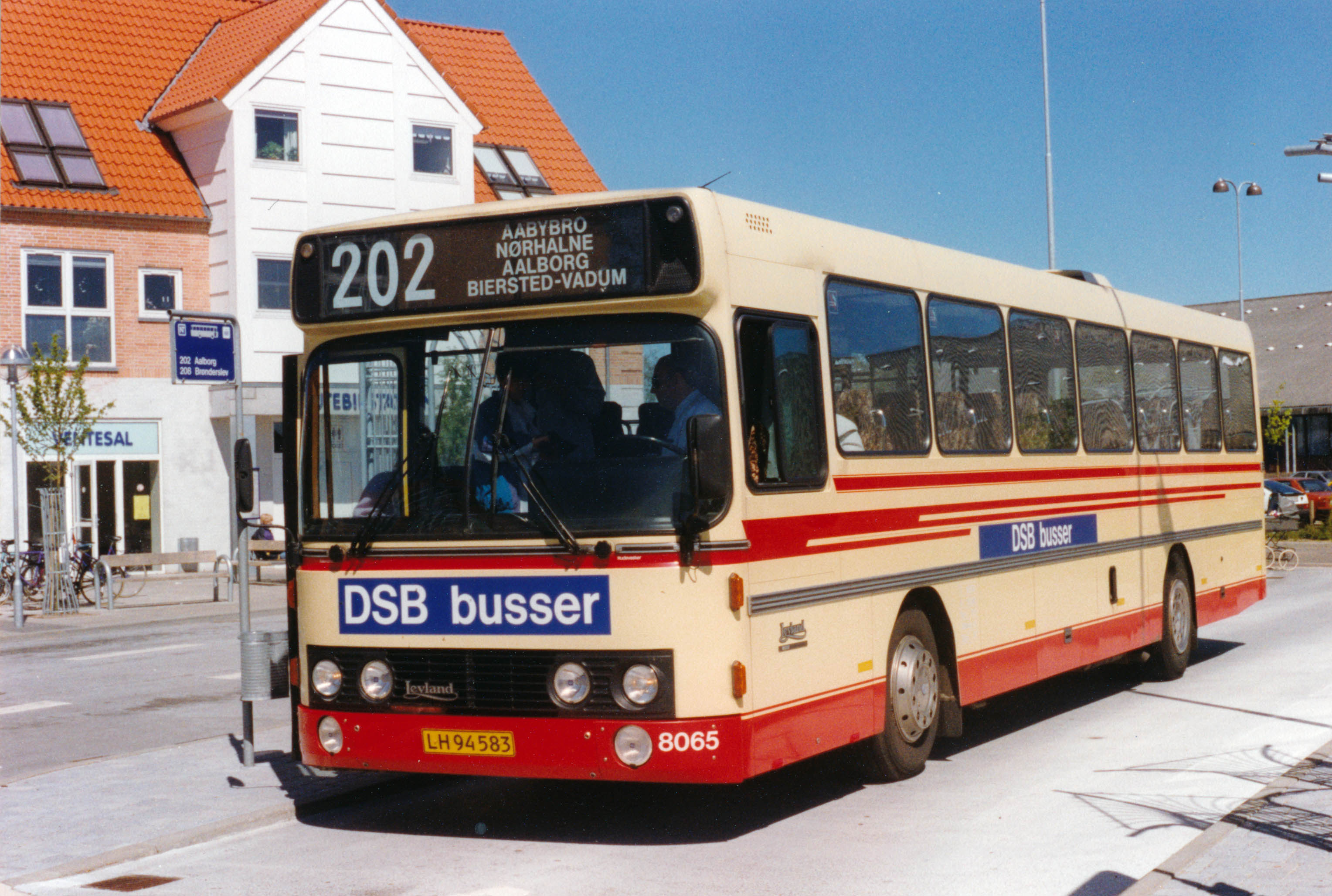 DSB 1995 overtaget Leyland fra 1987 - foto fra j-bog.dk