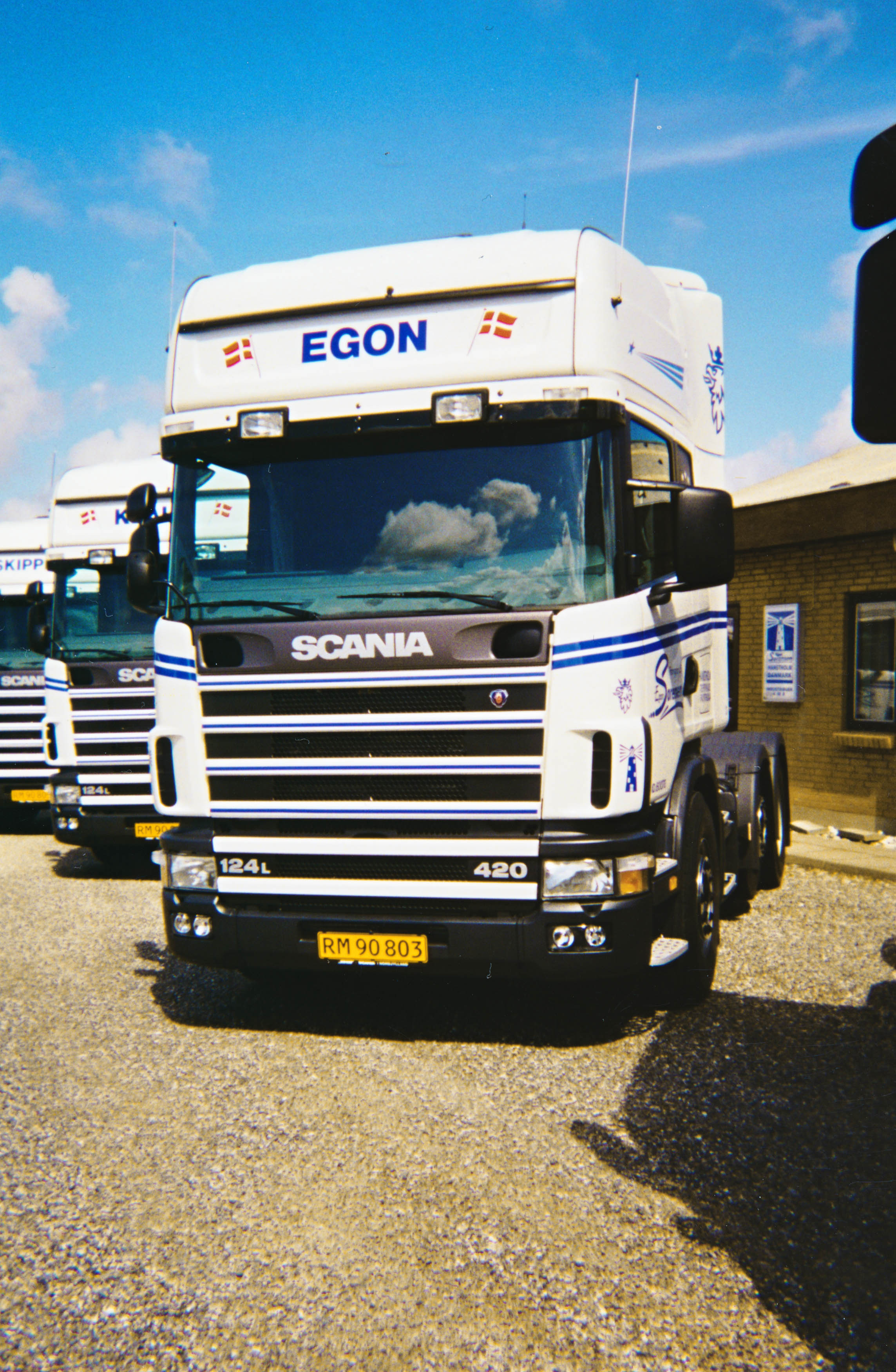 083 - 2001 - Scania 124 trækker Egon